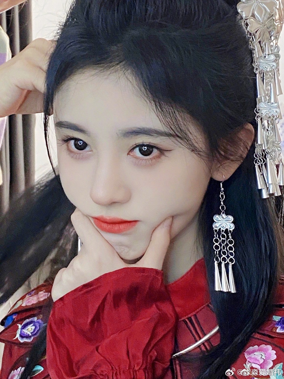 jjy鞠婧祎苏绿夏jjy鞠婧祎万花世界“春天樱花席卷而来,夏日蝉鸣不止,玫瑰盛放