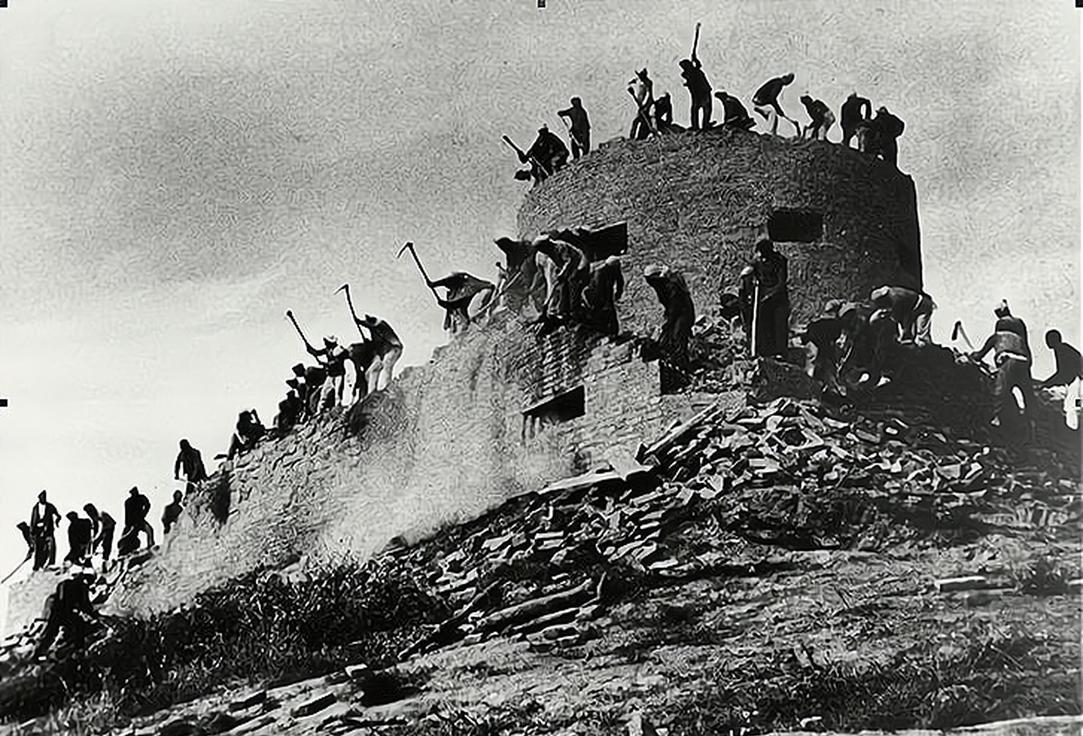 1944年，武工队队长李铁峰被俘，日军对他看守极严，八路军正愁无法救他，冈村宁次