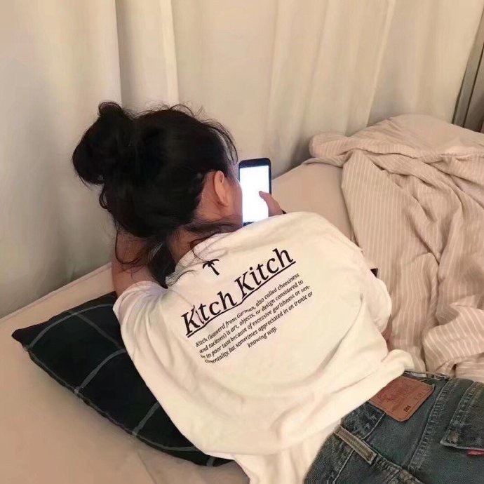 最幸福的状态大概就是 你喜欢粘着的那个人 永远都不嫌你烦 ​​​