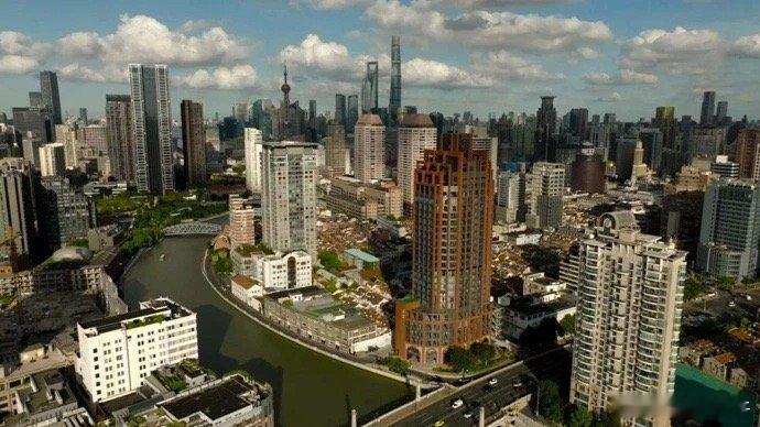 以前辞去公职做生意叫做“下海”；现在考公考编成功叫“上岸” ​​​