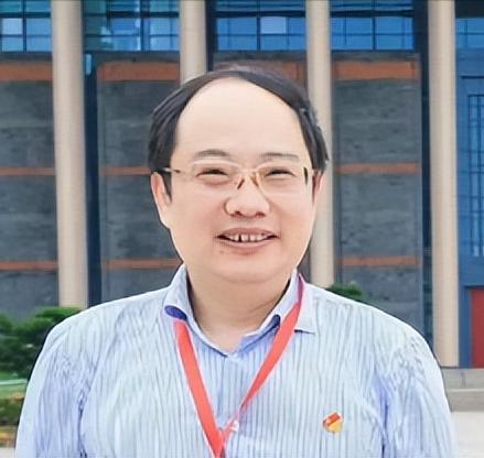 说句实在话，我对江苏科技大学的冒牌教授博导郭伟是蛮佩服的，他以高中学历身份，竟然