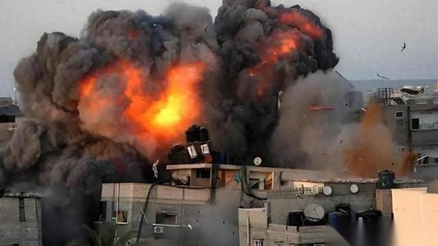 哈梅内伊遇害的消息一出，美以两国大概觉得只要“斩首”成功，德黑兰立马就得乱成一锅