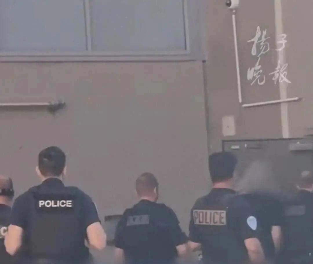 变态狂魔高管，虐待女友七年
法国银行的一个高管，对42岁的女友实施虐待，用皮带沾