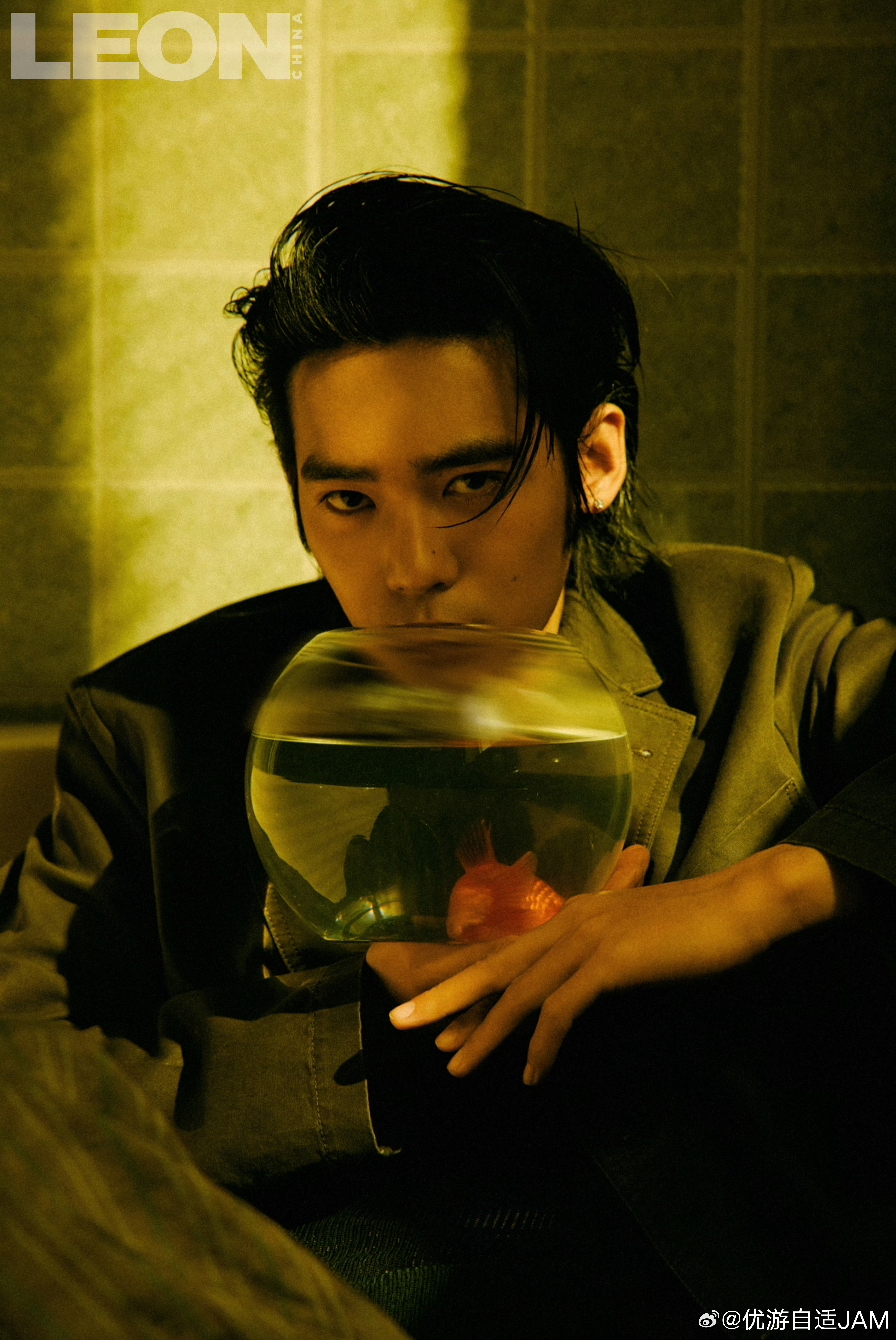 于适yosh于适leon中文版开季封面适界那么大 无懈可击的侧颜是我的最爱！骨相