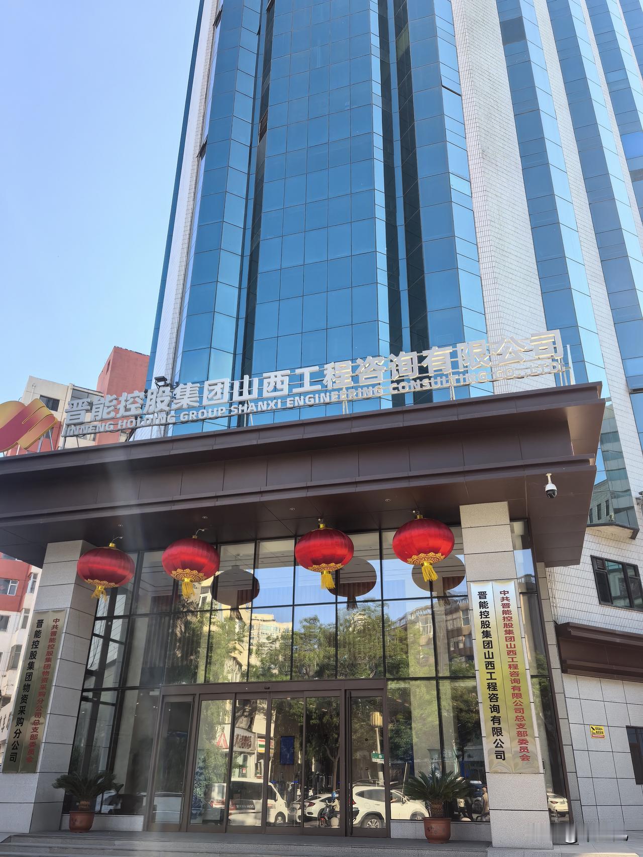 罗翔说：
被爱没有那么重要。
今天又一次欣赏罗翔老师的视频。
捕捉到这句话，细想
