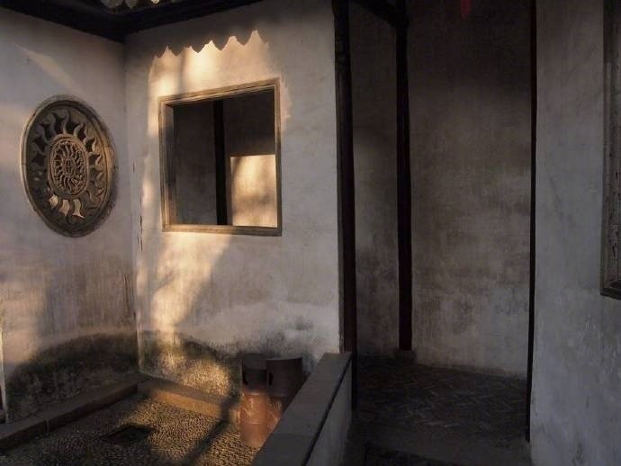 “有一種光，叫一千年的黃昏。” 