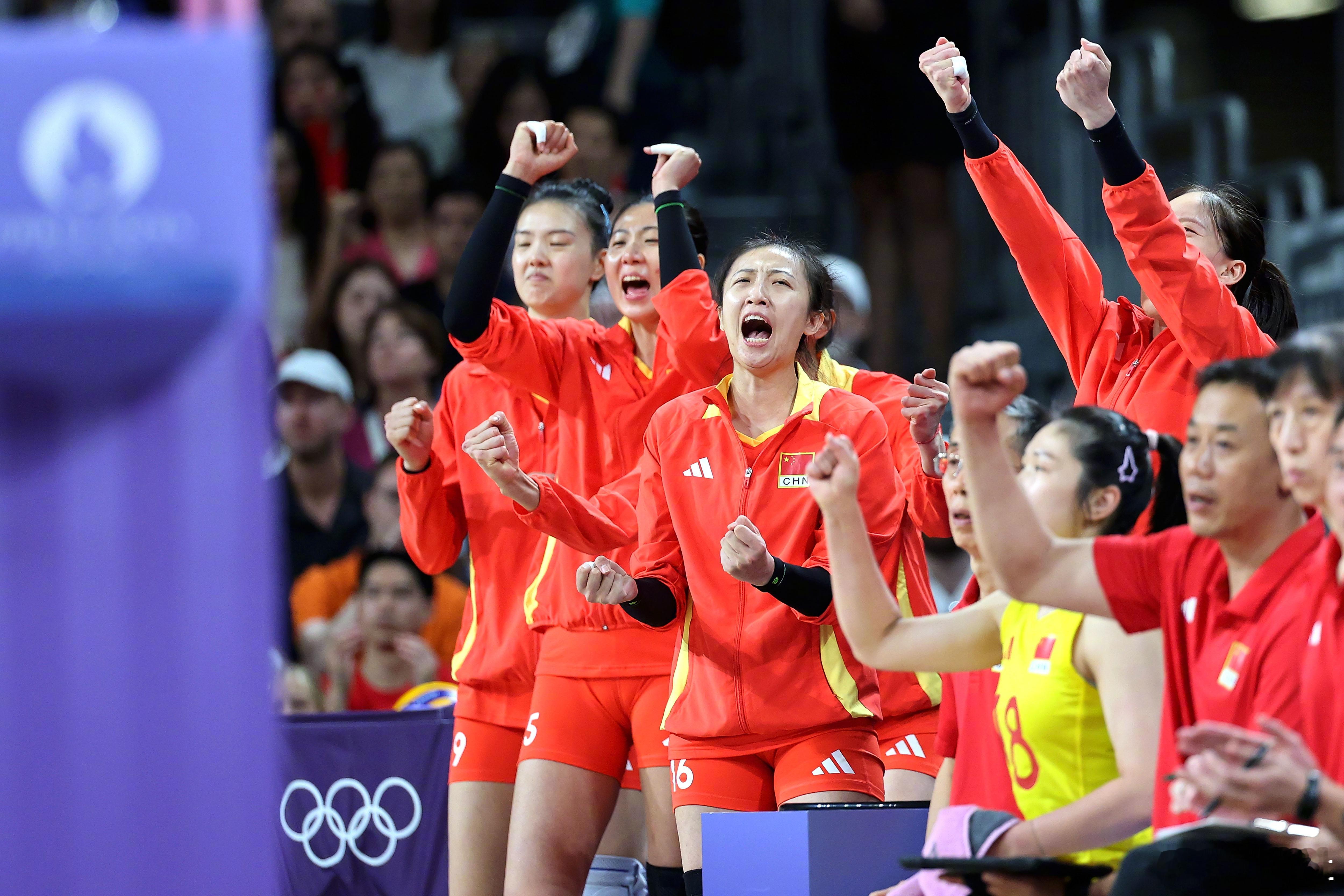 #中国女排奥运开门红#顶住压力战到最后！中国女排在被美国女排连扳两局的情况下，在