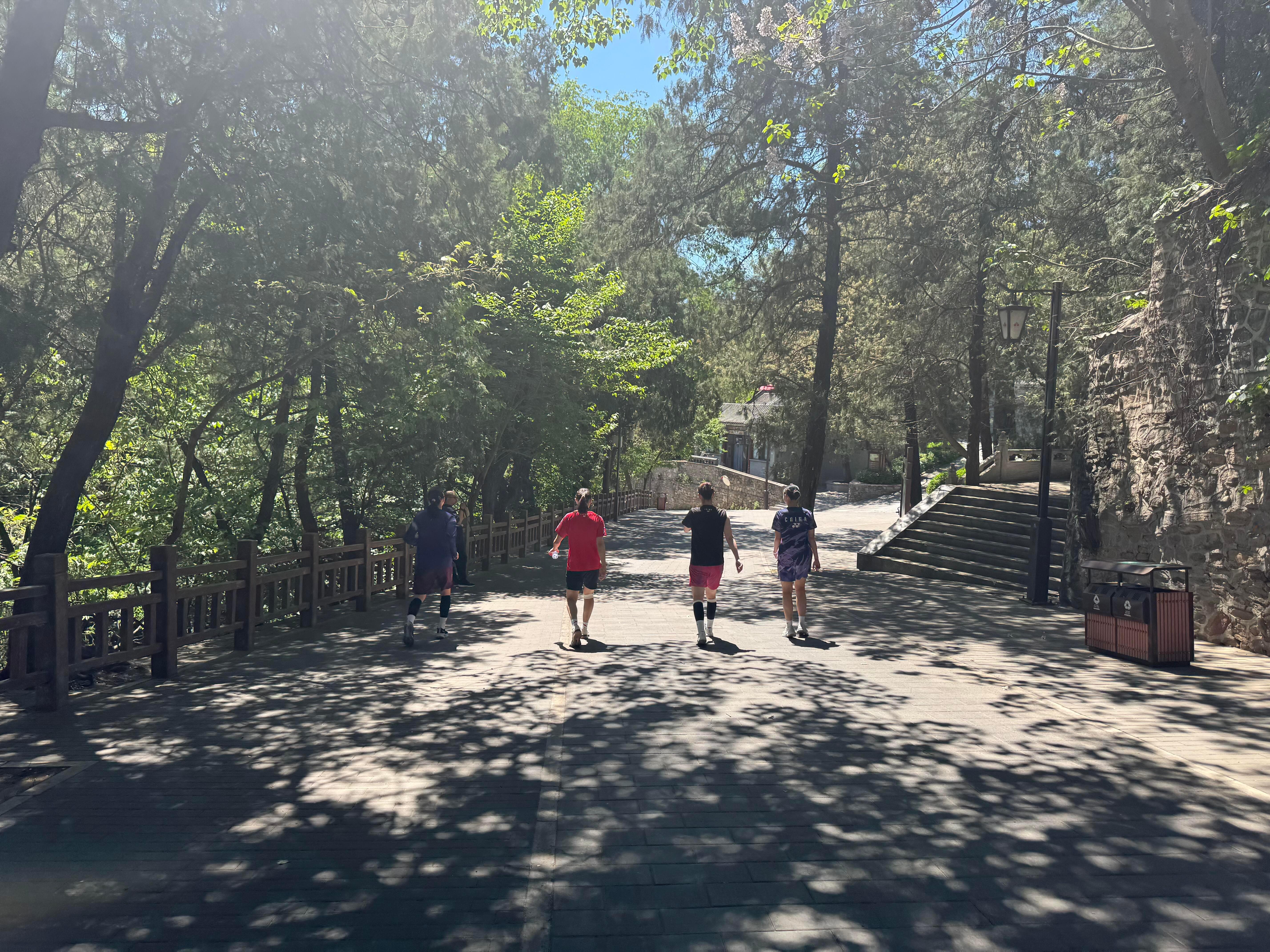 国羽混双组被偶遇，30岁最后一天的黄东萍🈶 