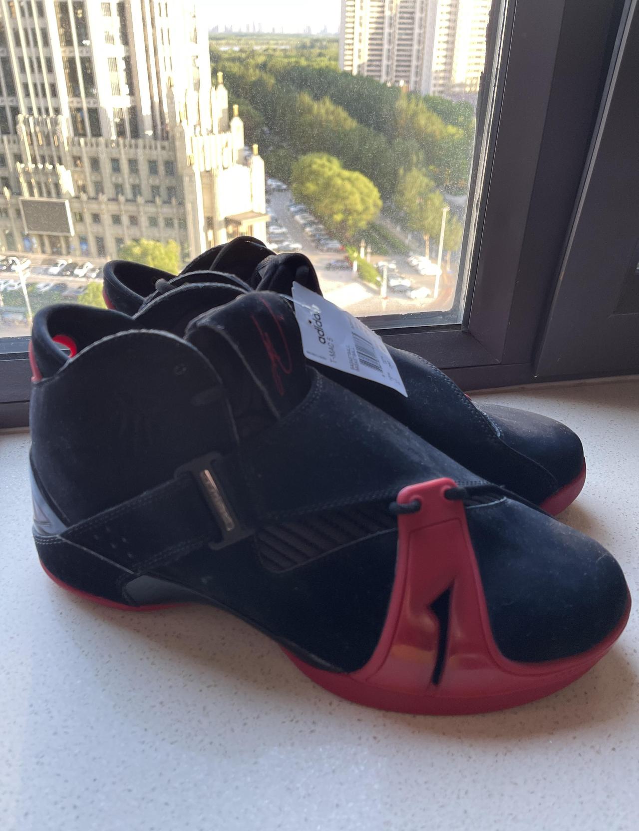 两双老鞋，麦迪5黑红和艾佛森Question Mid