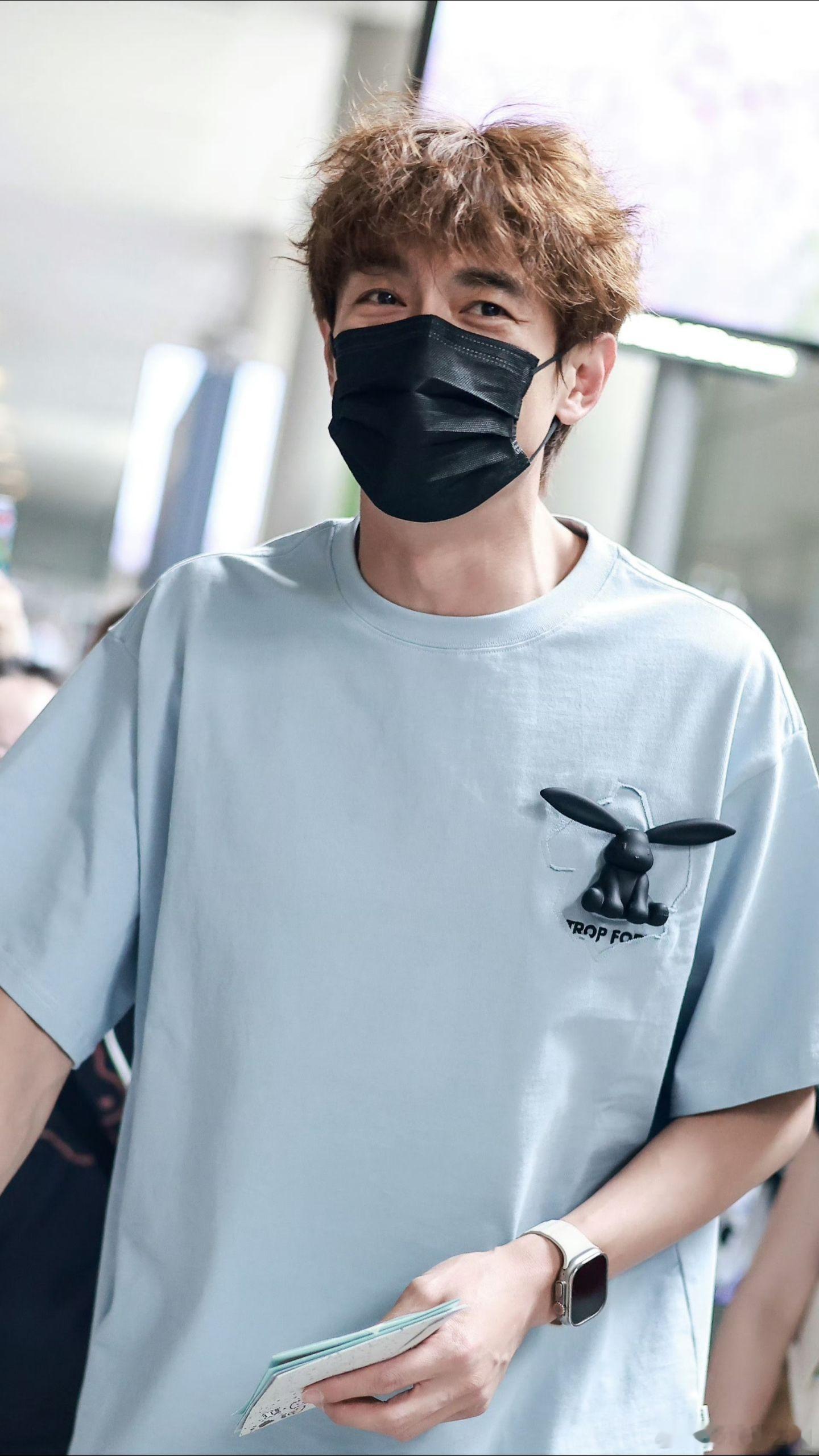 带只兔子🐰去重庆👀🤫#林更新带兔子去重庆# ​​​