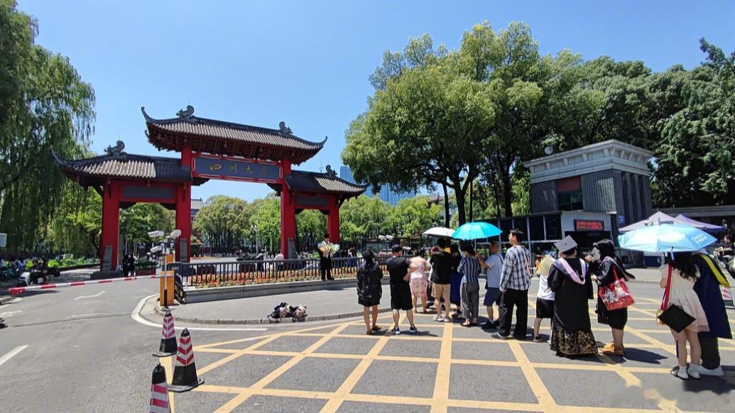 【：对校外无差别开放易引发问题】网友质疑四川多所高校进校需预约，怀念往日自由出入