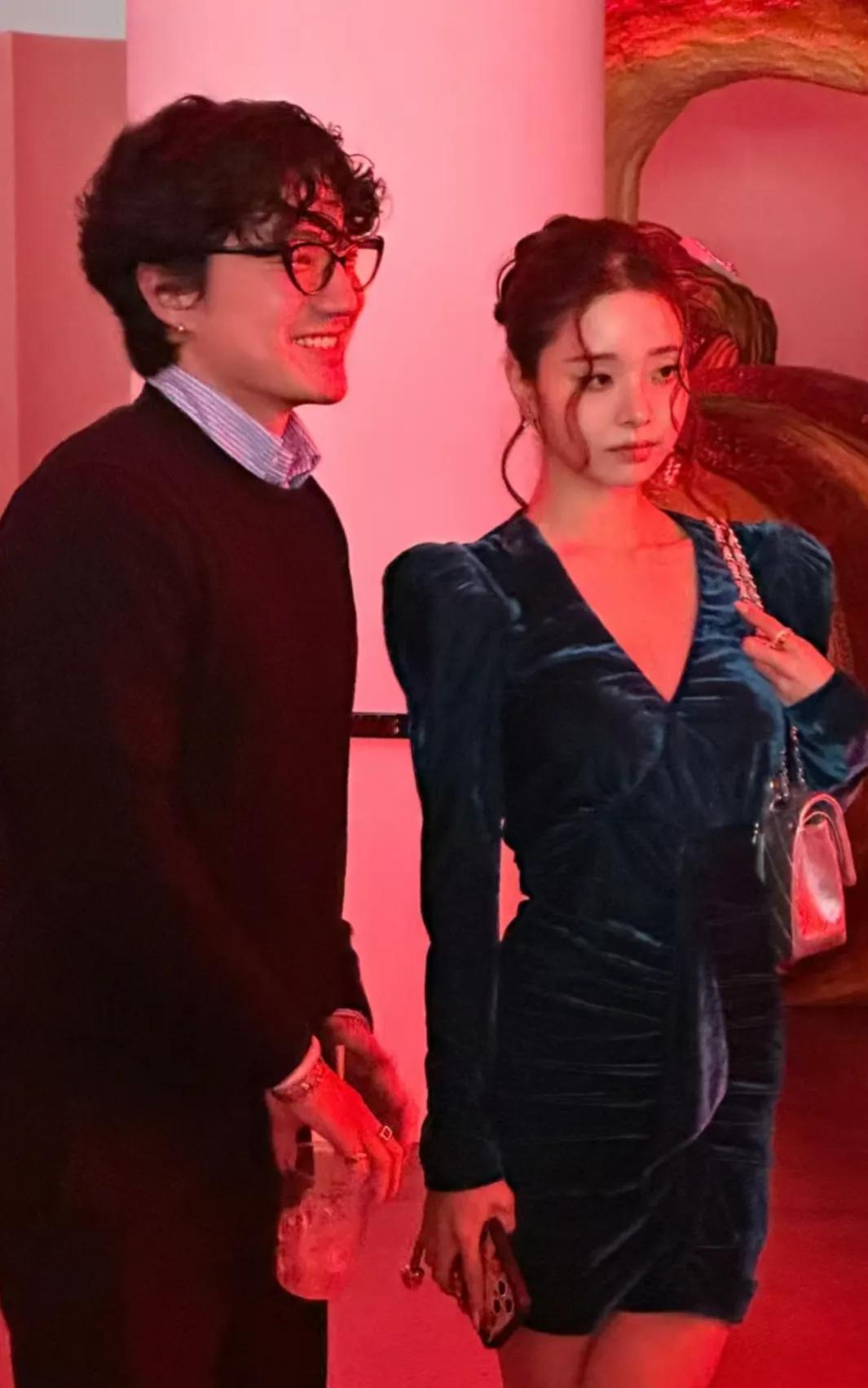 网友偶遇宋智雅，好有气质的宋智雅，她的五官很精致，但是不明白为什么她的团队不给她