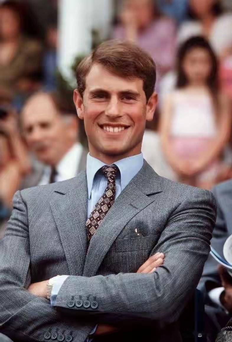 今天英国王室的安德鲁王子上了热搜榜头条！
很多人不认识他！什么安德鲁？谁啊？我比