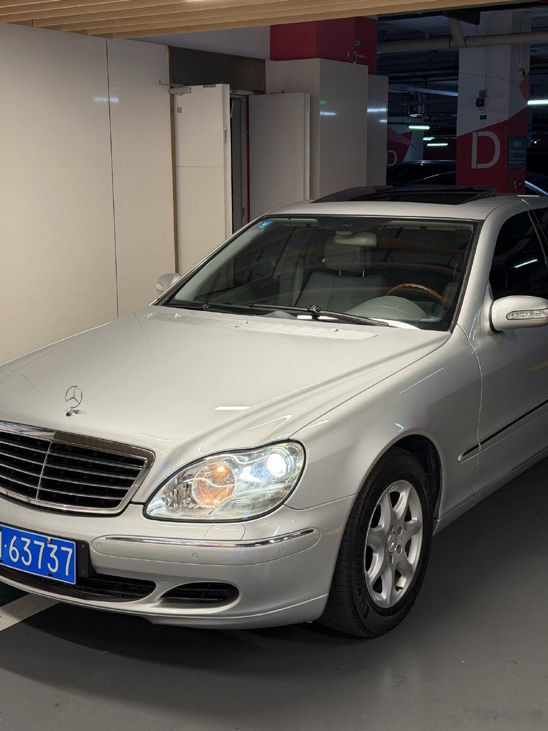 我对S级的情感其实更多都是在W220身上。小时候刚刚开始对汽车有认知的时候，22