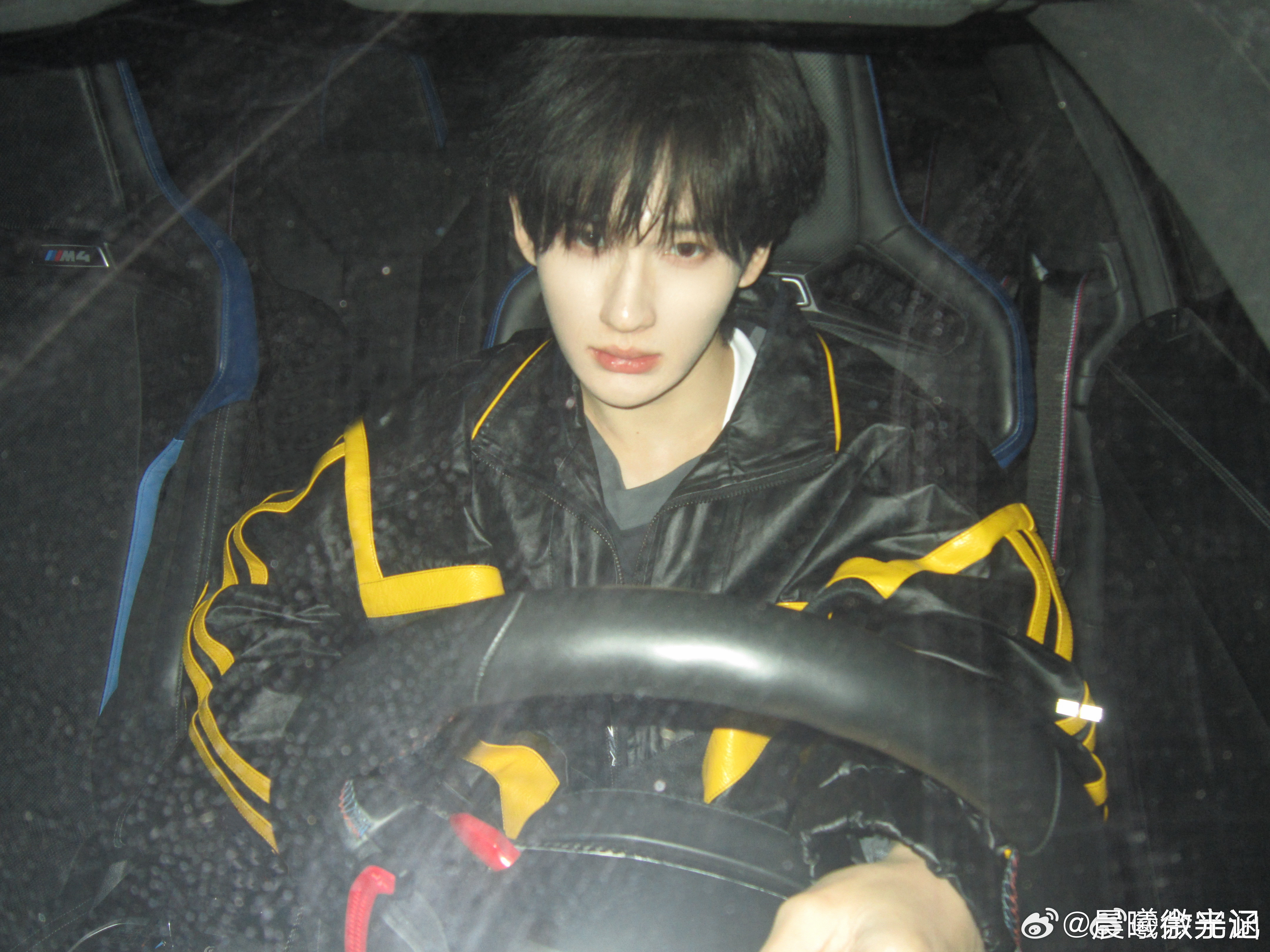 余宇涵说睡觉的时候被时代峰峻选中余宇涵的性格真的太讨喜了！自带一种通透感，说起入