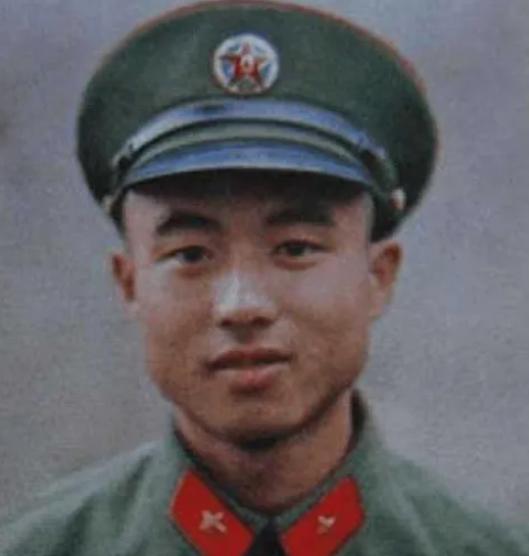 1987年越北丛林，侦察参谋傅平山牺牲后，遗体竟被敌军封进水泥墩里，得知消息，部