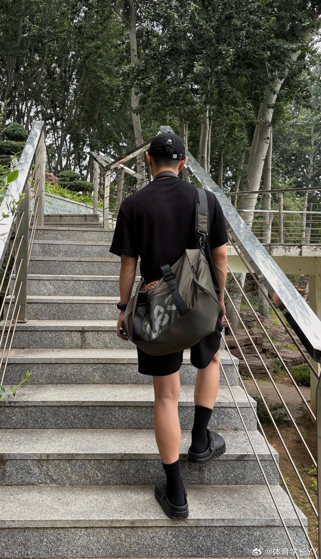 黑皮体育生类型就不错哦体育生