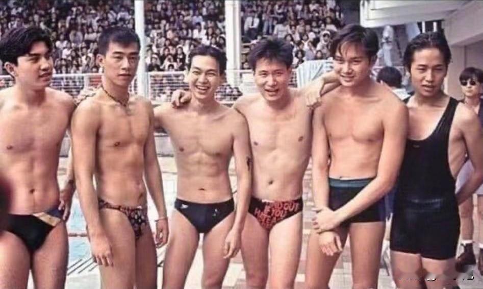 难得一见！如果不是应采儿前几年晒出这张泳装照，都不知道原来张智霖的身材比例是最好