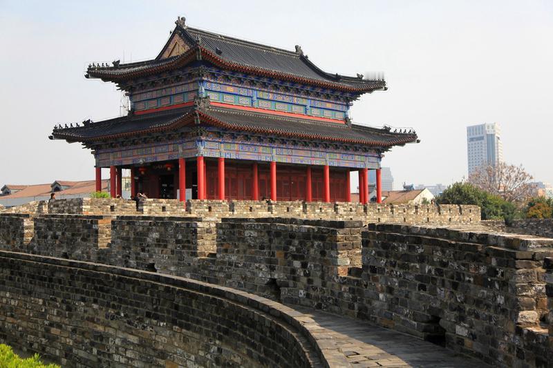 朱元璋对读书人不满，原因有好几个。他早年贫苦，偷鸡摸狗、做和尚都干过，做皇帝后总