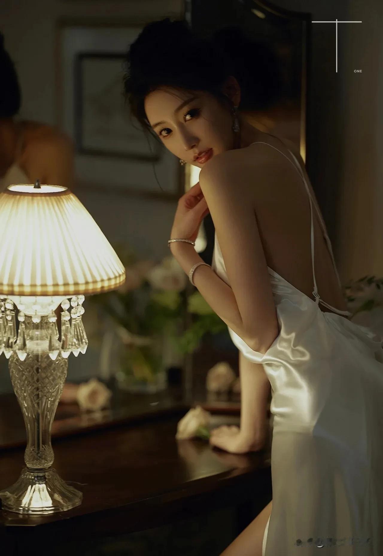 这是多少女人想拥有的美背啊[赞]🌹