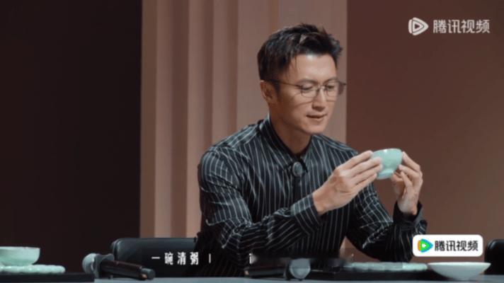 内娱第一个被谢霆锋夸有种的人一饭封神向来点评严苛甚少大肆夸赞的谢霆锋，品尝选手百