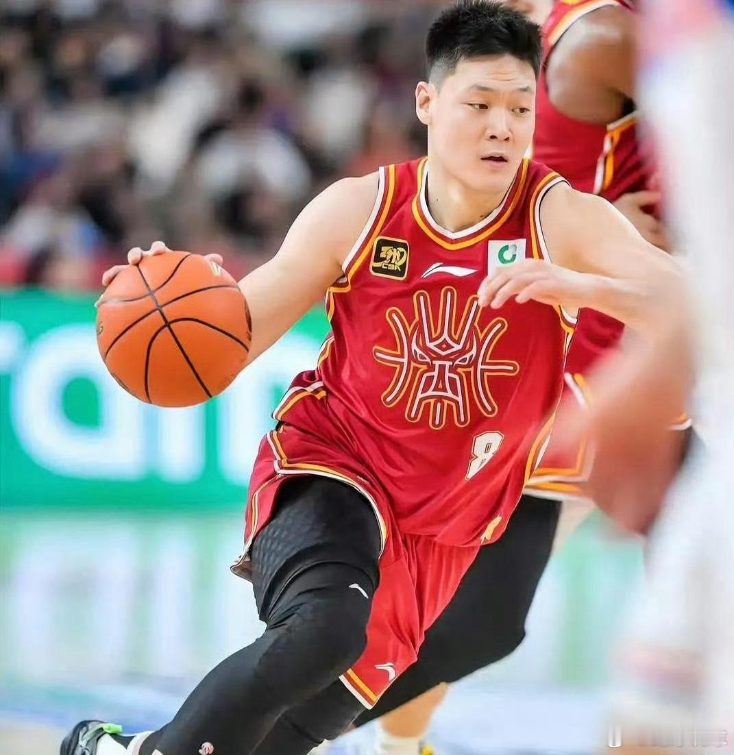 太顶了！CBA山西队85-82险胜广州队，这3位球员就是赢球的绝对功臣！1.诺威