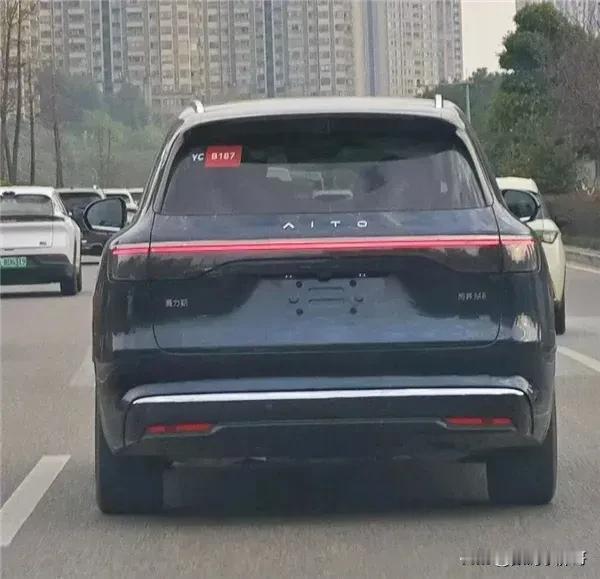 问界M8
又是一个超大SUV