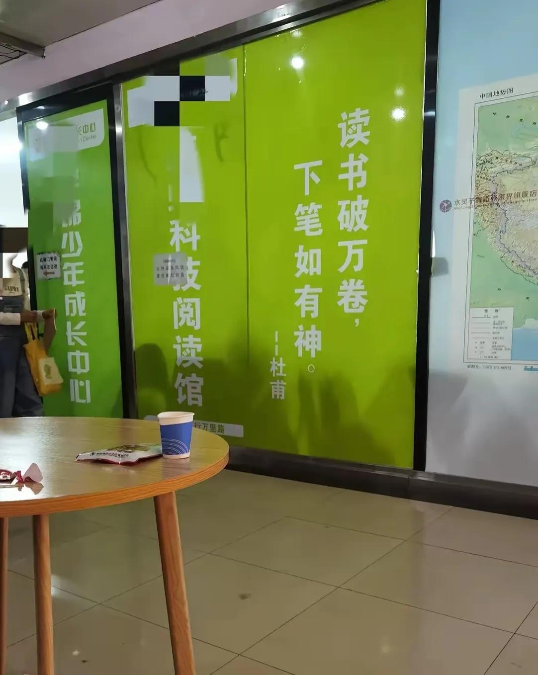 关于上不上补习班的三个问题：
1、什么样的孩子适合上补习班？
答：成绩在中上等的