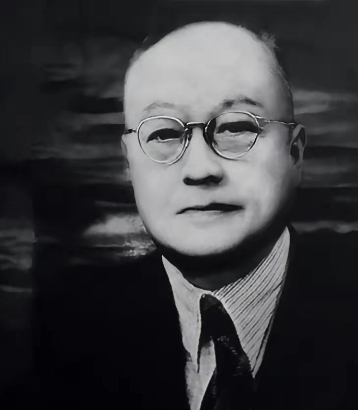 1945年，中统的徐恩曾被撤职后，无事可干的他改经商卖黄豆，囤了30万斤黄豆后，