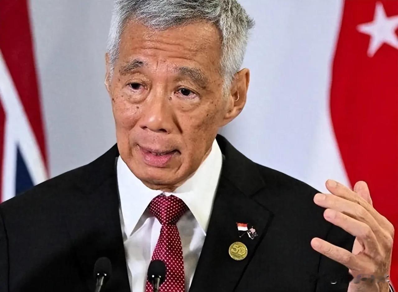 李显龙在新加坡当了20年总理，如今以国务资政身份去伦敦开会，直接放话：中国老了，