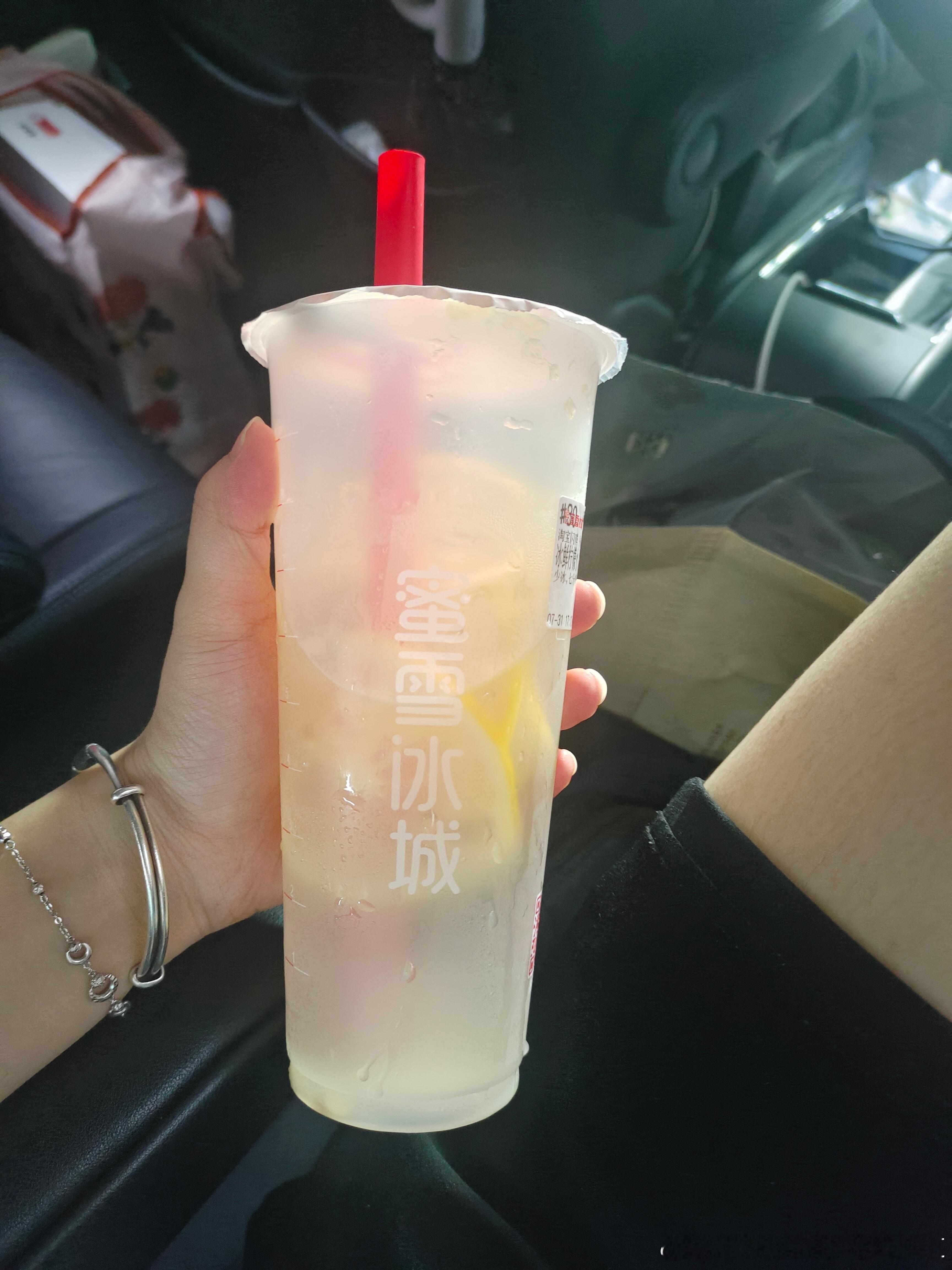 他们终于毕业了我们班小宝贝点的蜜雪 好喝好喝