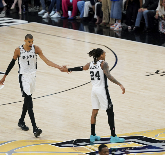 近日，前NBA球员阿里纳斯在To The Baha播客节目中表示，文班亚马目前还