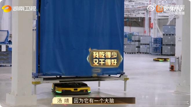 机器人也逃不掉做牛马夺金2025当知名车企生产环节公开，李想介绍的搬运机器人吸引