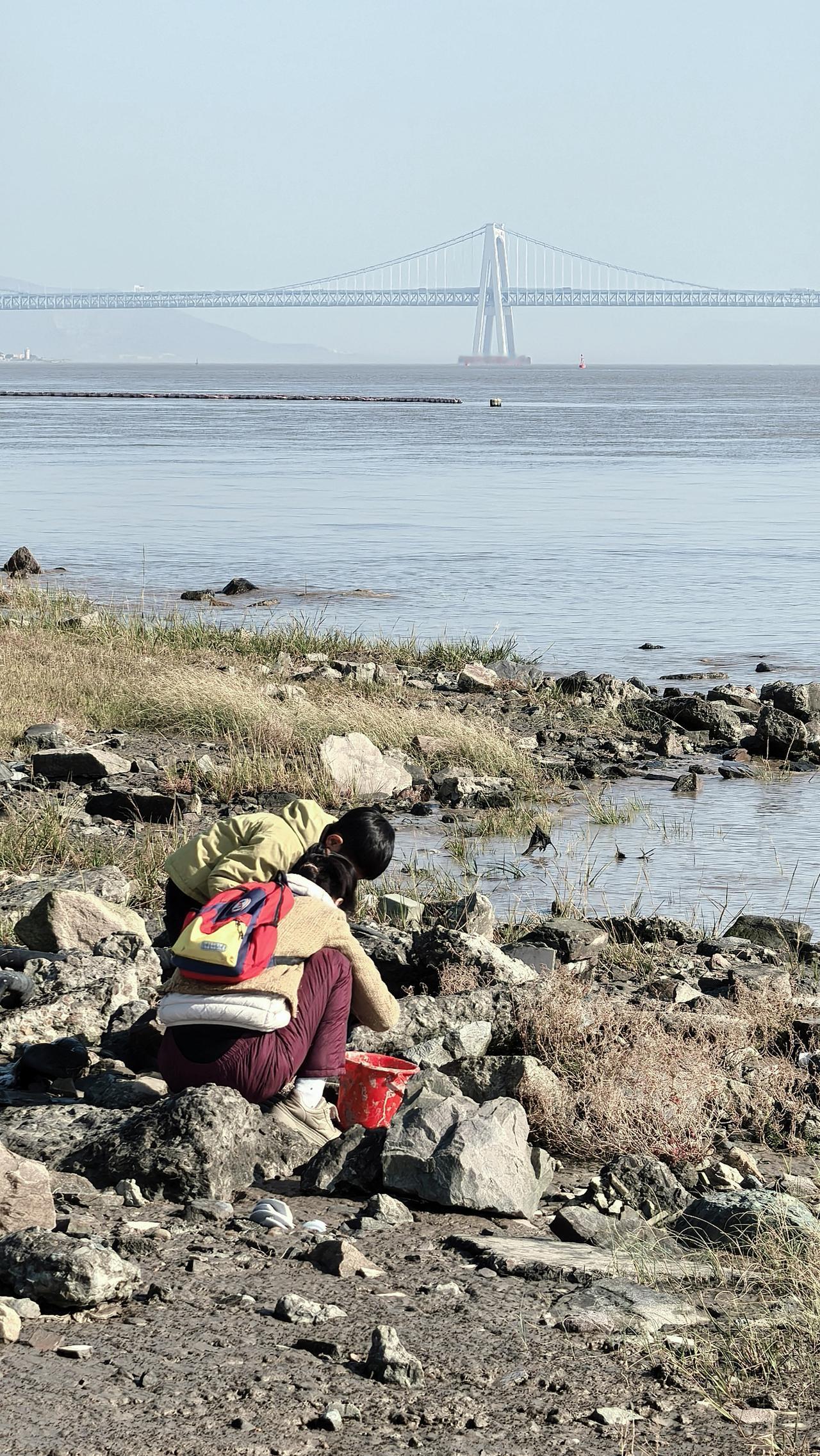 温州瓯江岸边吹风