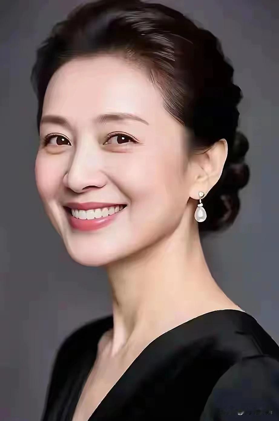 文笔挑战。
上联：东张西望找东西，
下联：南腔北调说南北。