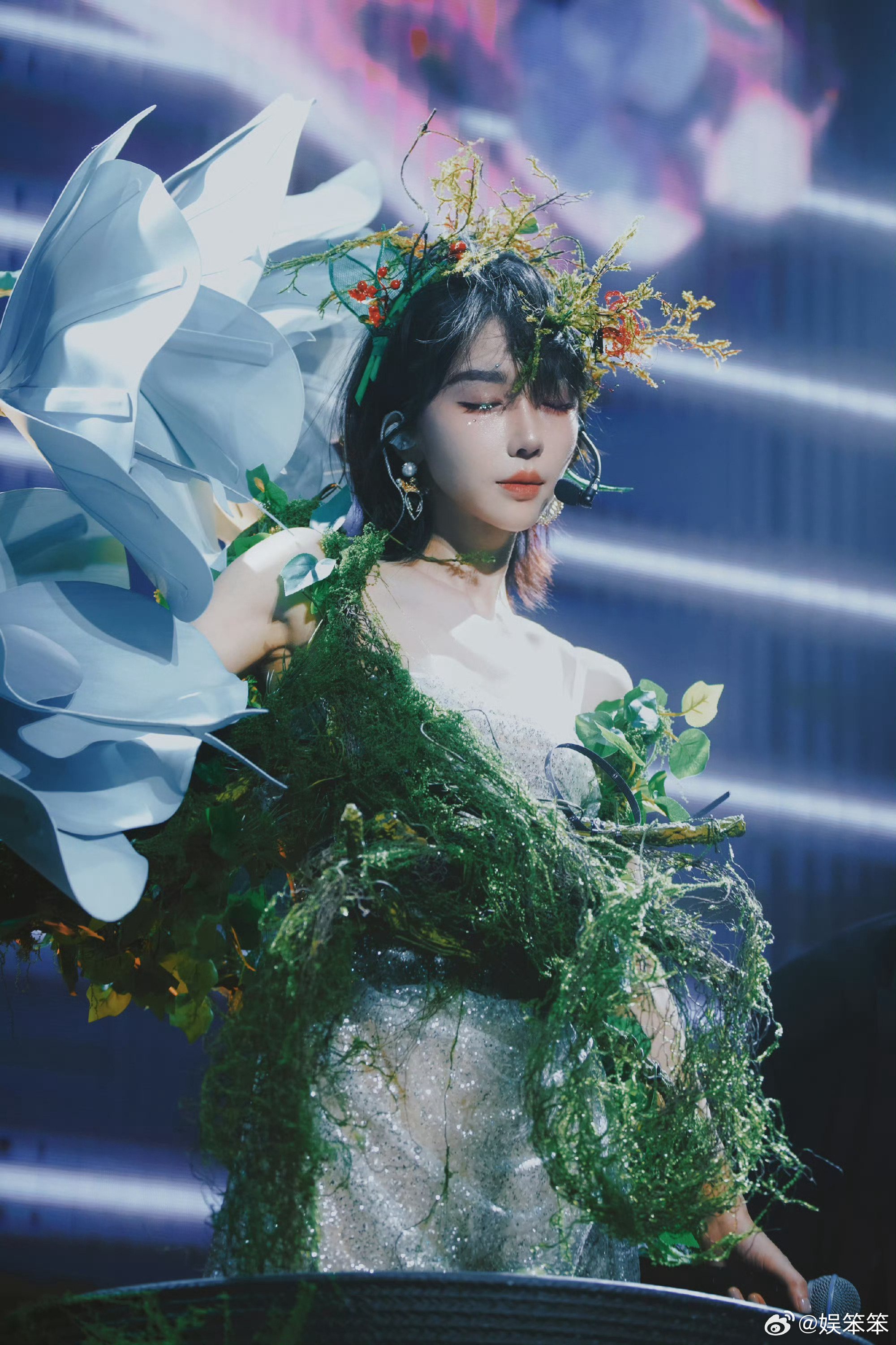 刘恋怎么参加晚会还要给观众背调 刘恋也太逗了吧！参加晚会居然搞起观众背调，这是要