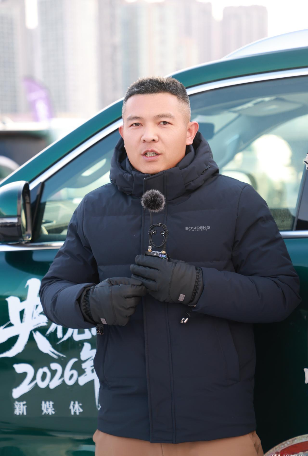 魏总今天在长城冰雪周欢乐听完拖车侠詹时美、博能救援队张浩的救援故事以后，直接设了