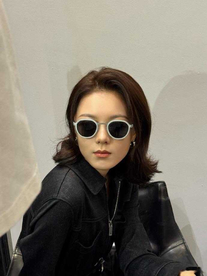 赵今麦短发姐感   赵今麦短发姐感🈶，麦麦真的是长大了呀，短发的造型真的是又美