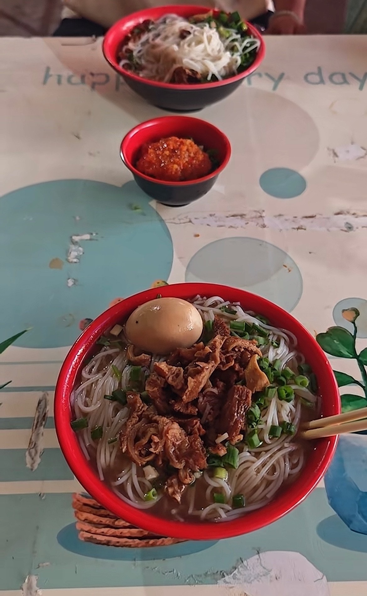 玉林牛腩粉之亚山牛腩粉玉林美食寻味玉林玉林市博白县亚山镇的牛腩粉，5块钱一份（碗
