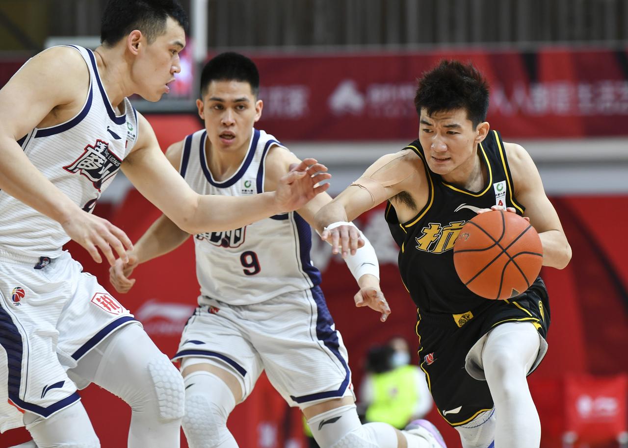 北京时间5月6日19点35分，CBA季后赛继续进行，北京北汽男篮坐镇主场迎战广东