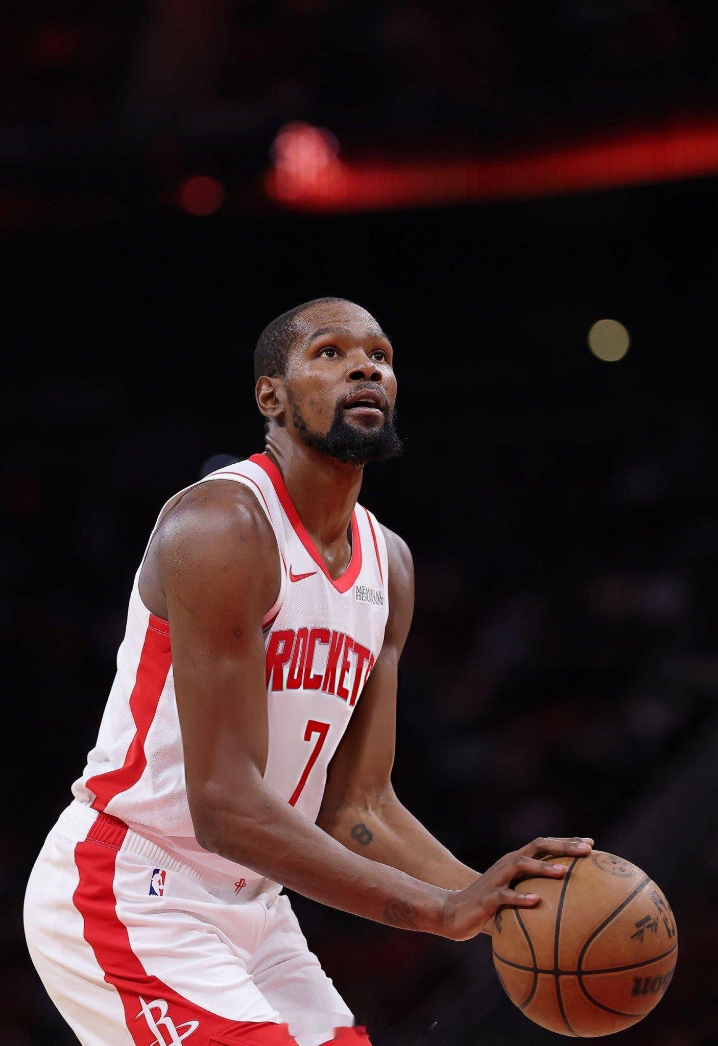 火箭队的罚球命中率从上赛季最差的（73.8 %)提高到本赛季开始时NBA前10名