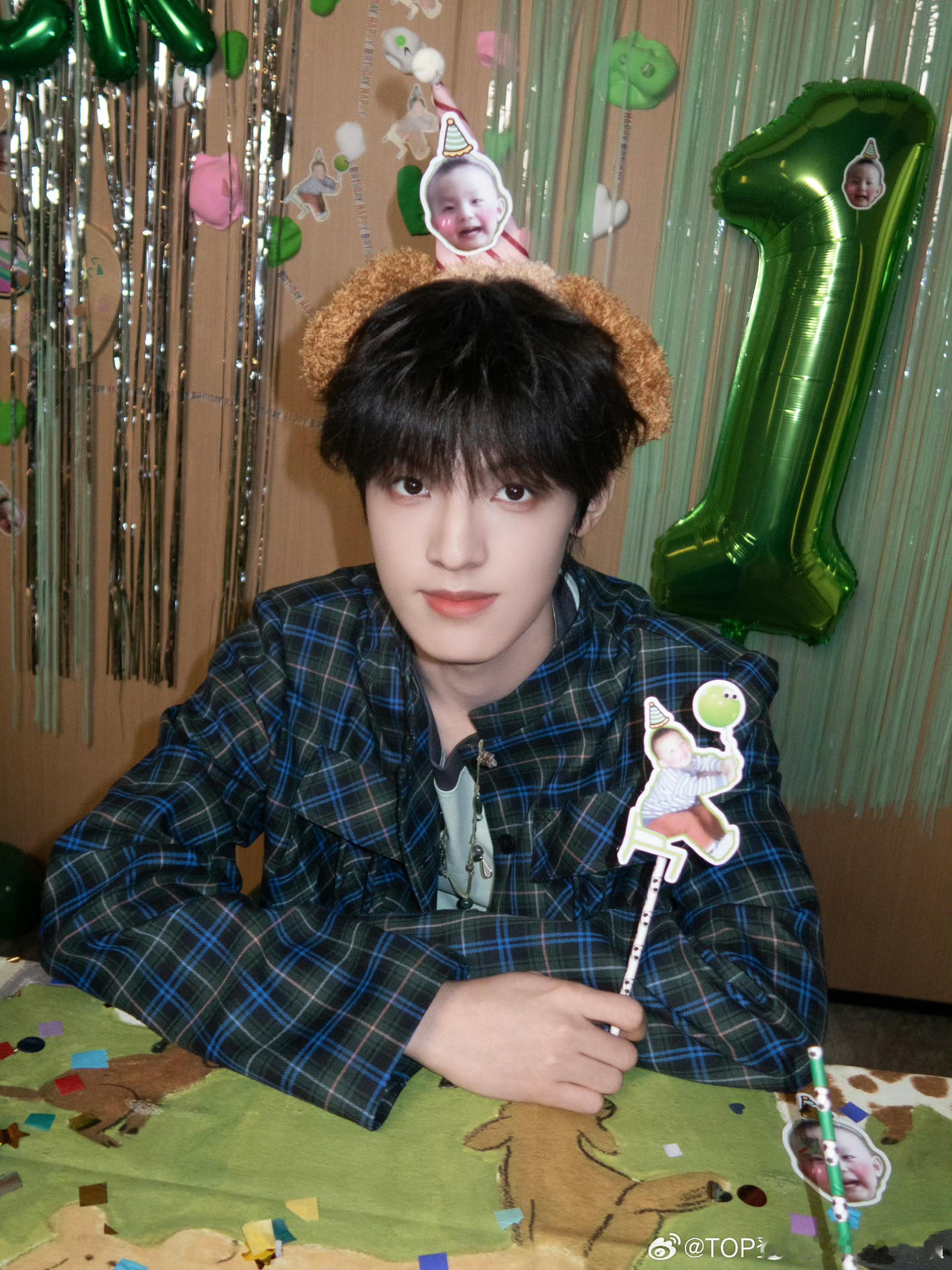 张泽禹回应TOP搓澡 解锁TOP登陆少年组合队内新奇日常！张泽禹生日直播和粉丝轻
