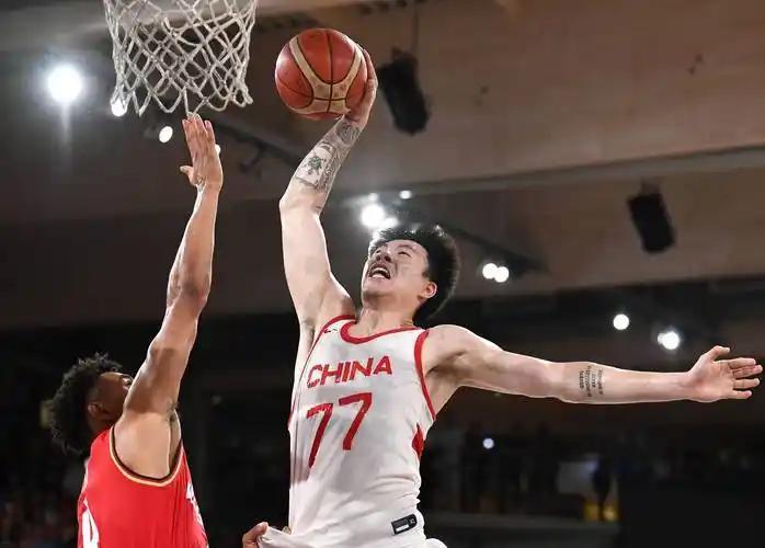 张镇麟不愧是广东克星，爆砍23分打懵广东锋线群

在上海客场挑战广东的比赛中，张