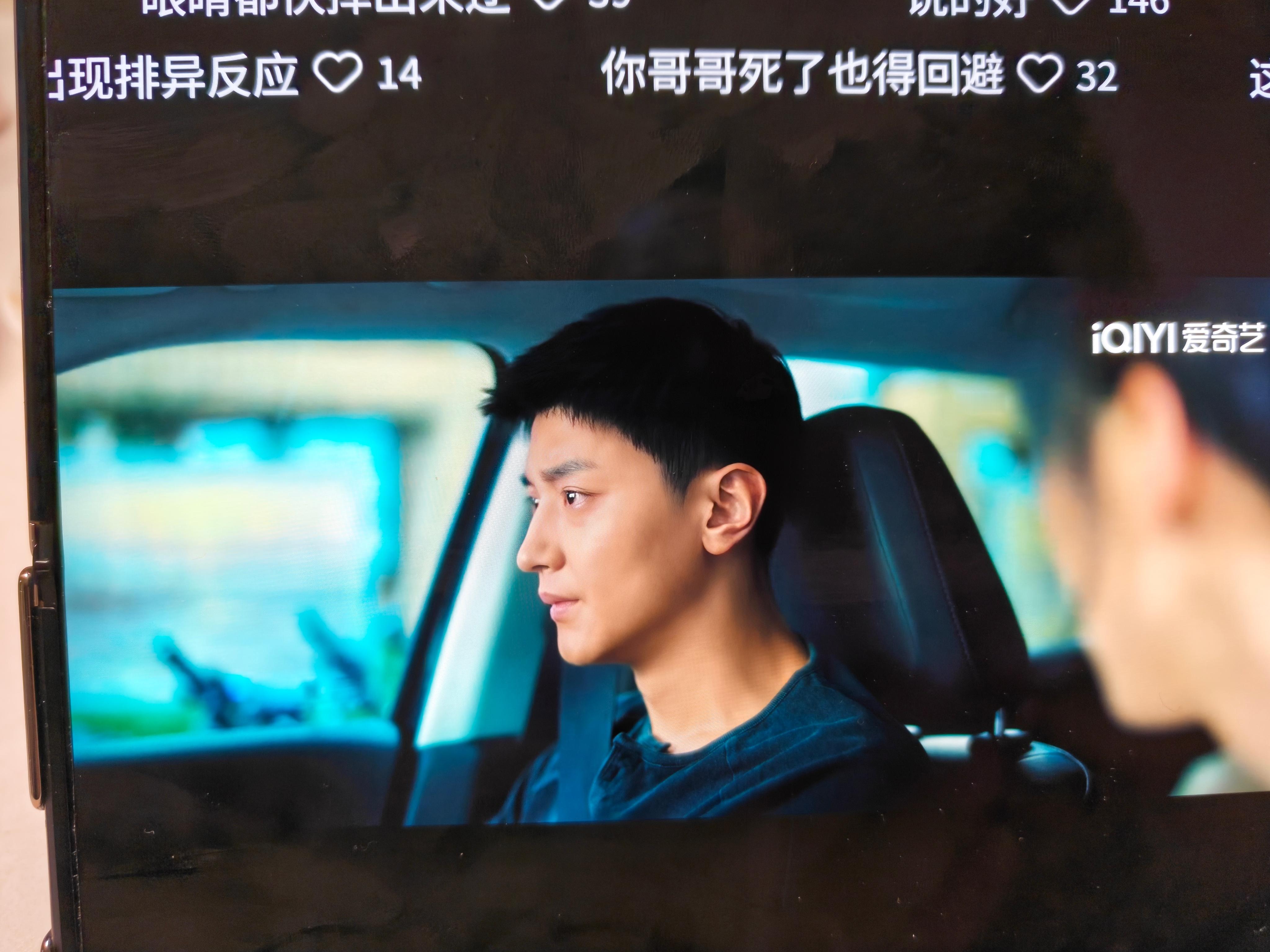 《除恶》这个演年轻禁毒警的演员有点像游戏健将宁泽涛