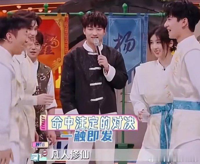 杨迪把杨洋泼溺水了 杨迪和杨洋这对 “泼水冤家” 太有看点！杨迪毫不留情地将杨洋