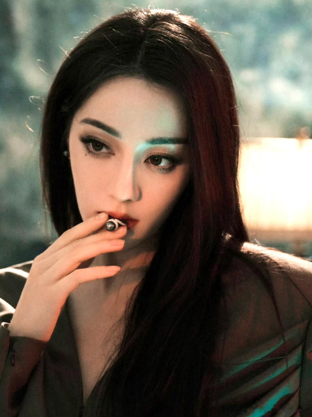 #迪丽热巴贺思慕青衣路透##迪丽热巴[超话]# 我的老天爷！！热巴气场全开，谁能