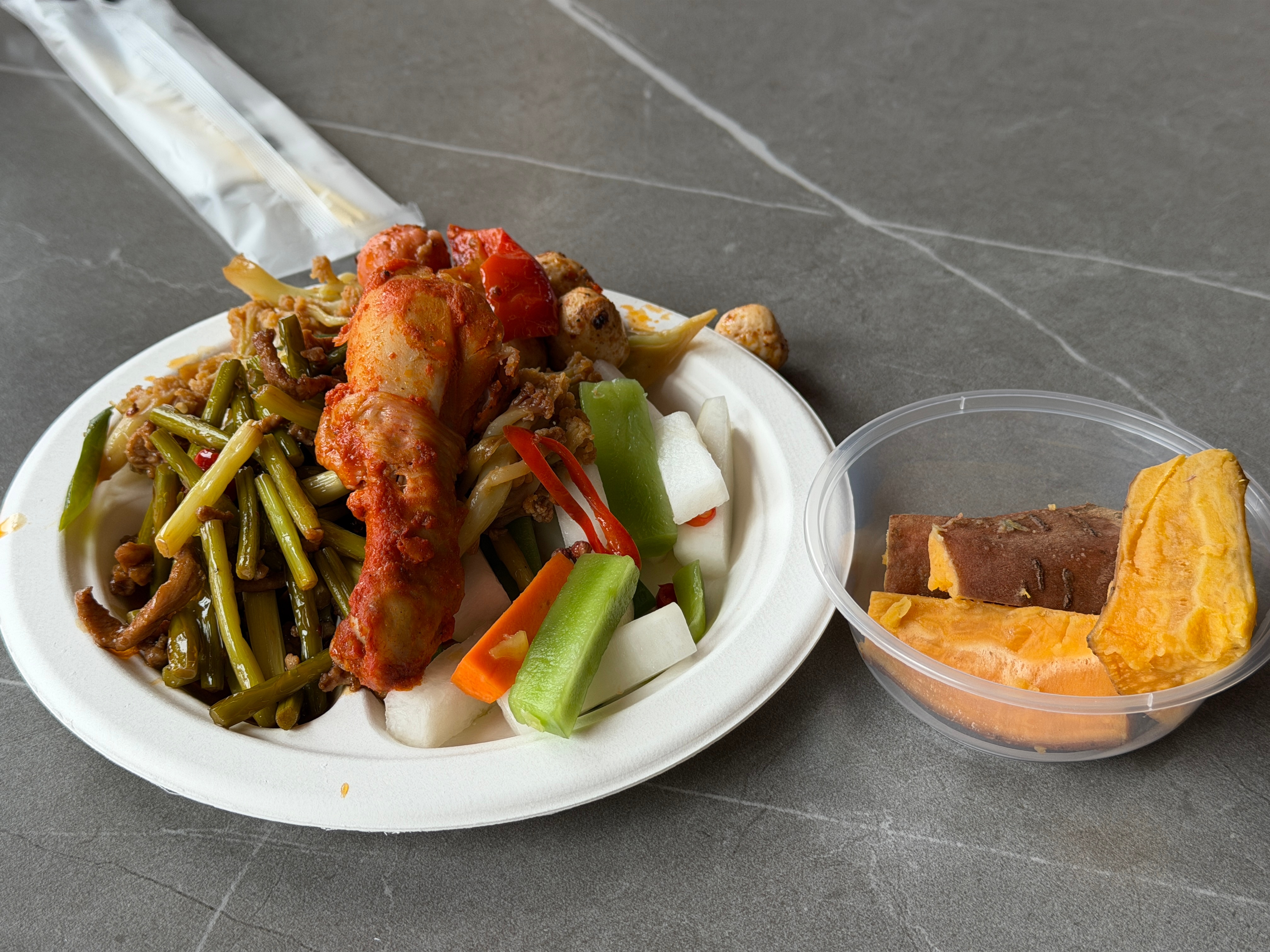 这是2026北京车展 价值100元的午餐，成功抑制了我的食欲，让我认识到来这里只