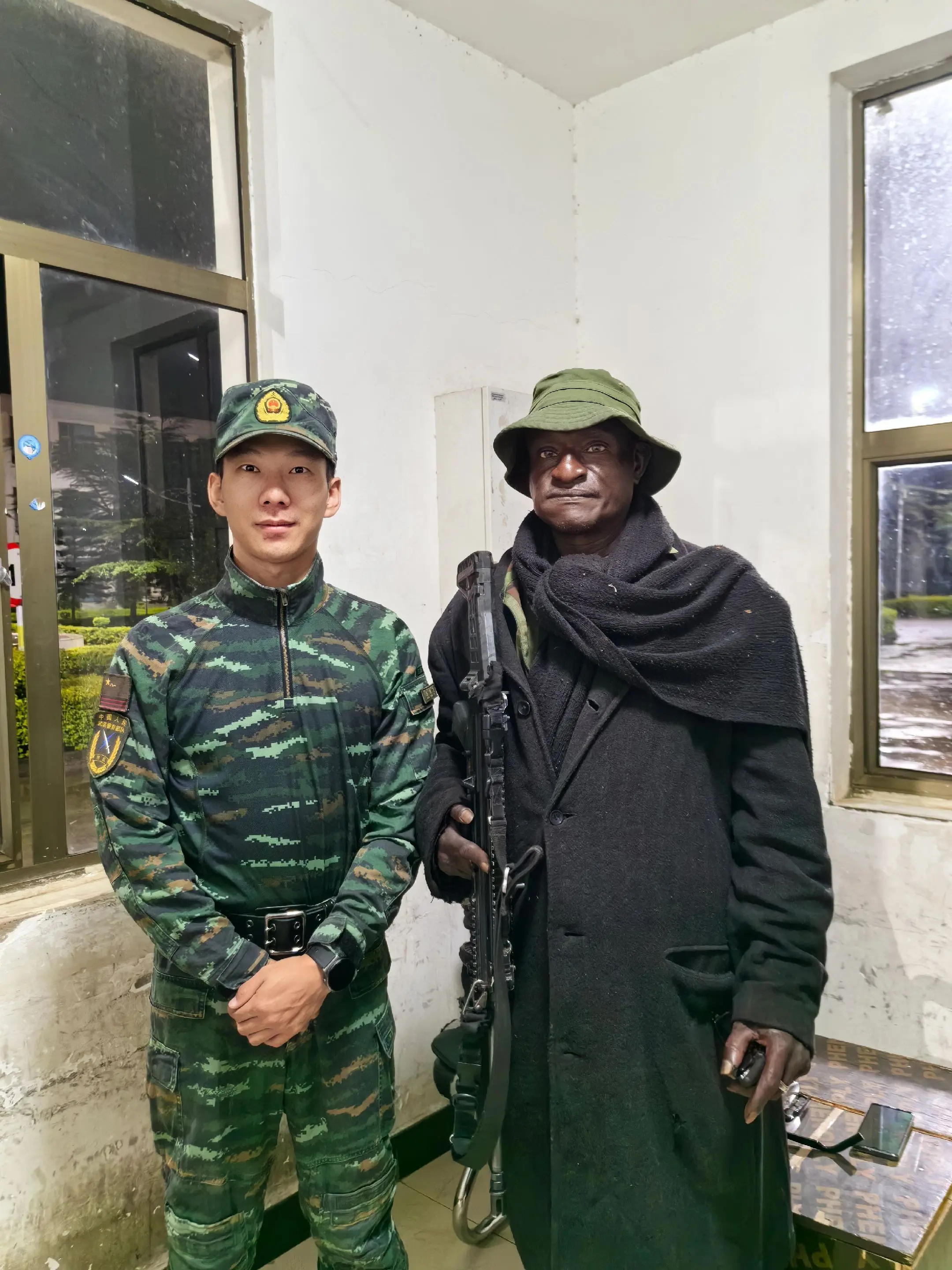 虎斑迷彩与外军。