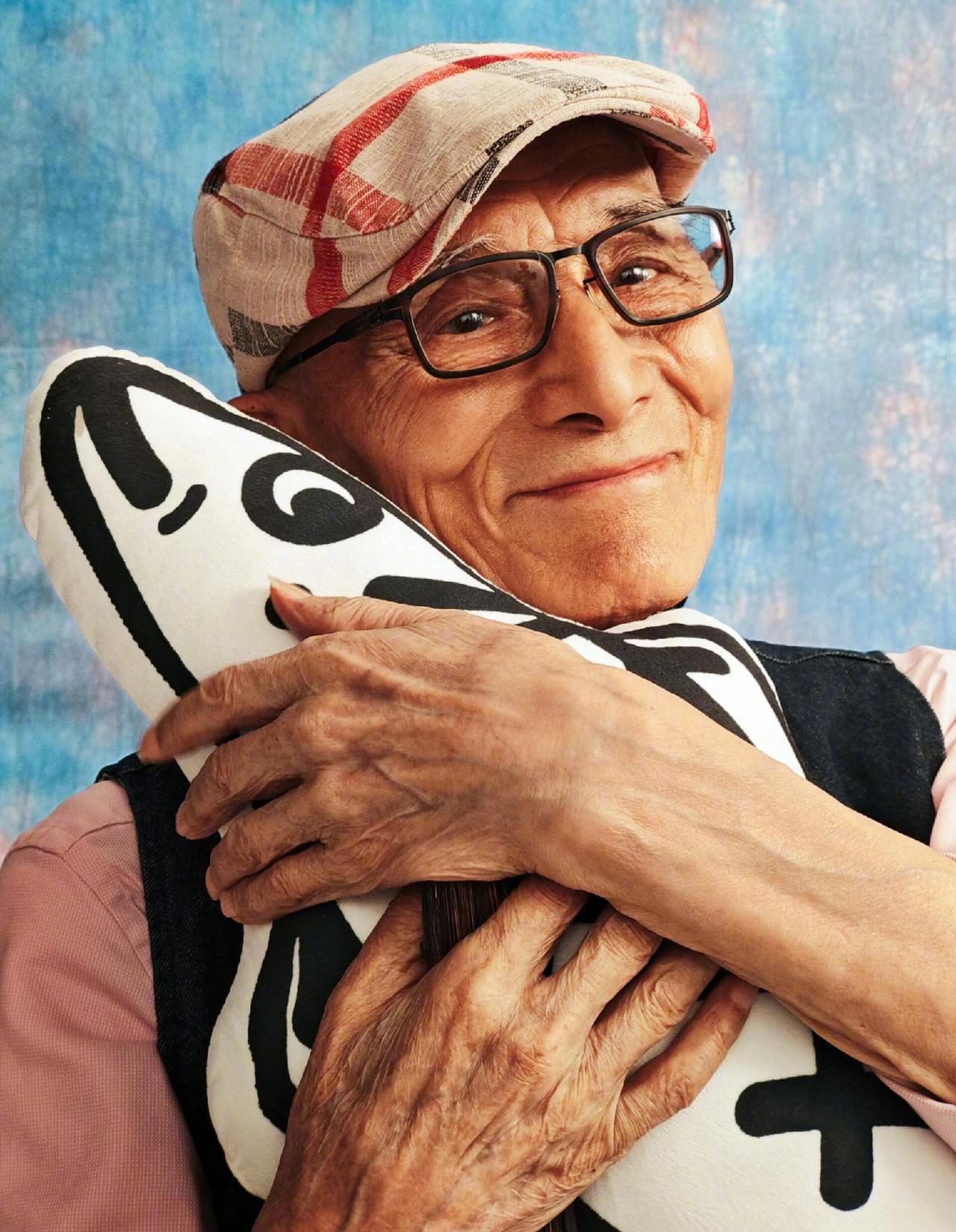 游本昌离世前家人未强行送医，女儿称父亲的离去很圆满从容。

游本昌老师安详离去，