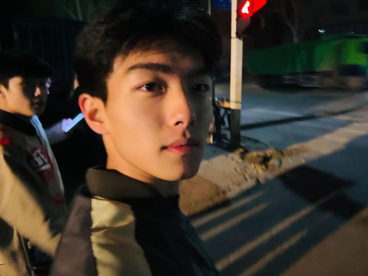 东北男孩 侧脸